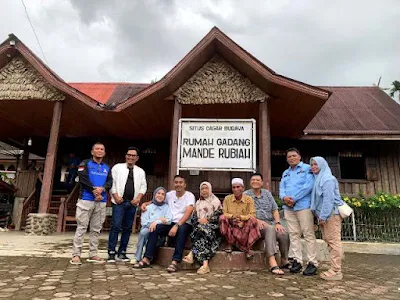 Vasko Ruseimy Bersilaturahmi di Situs Cagar Budaya Rumah Gadang Mande Rubiah Pessel