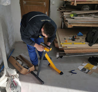 Support rollers being assembled