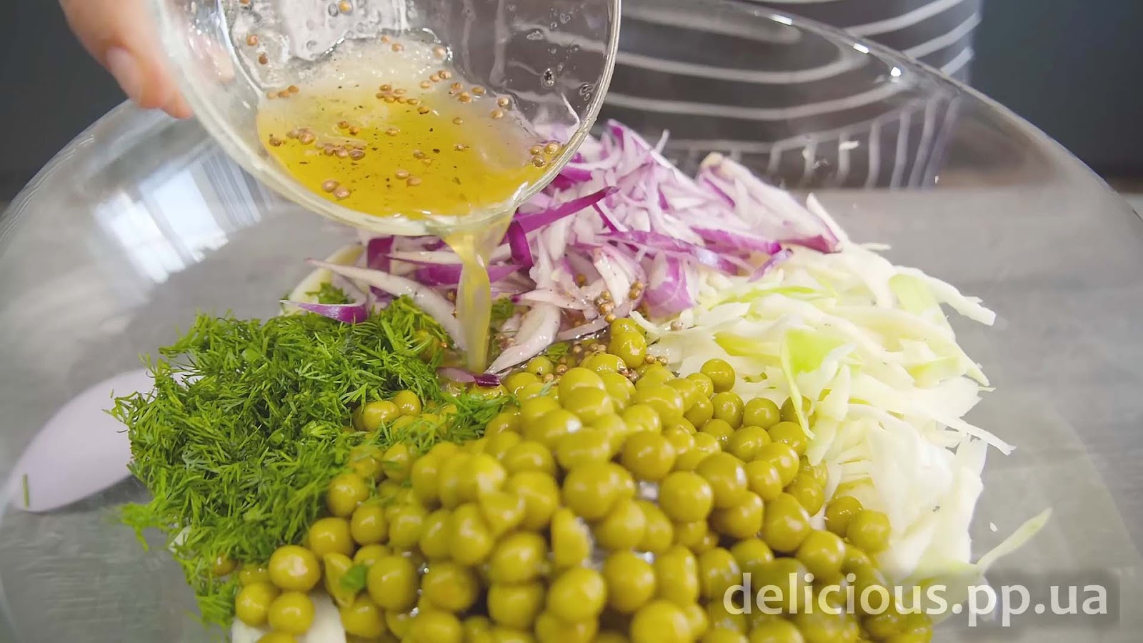 Фото приготовления рецепта: «Салат из капусты» - шаг №6