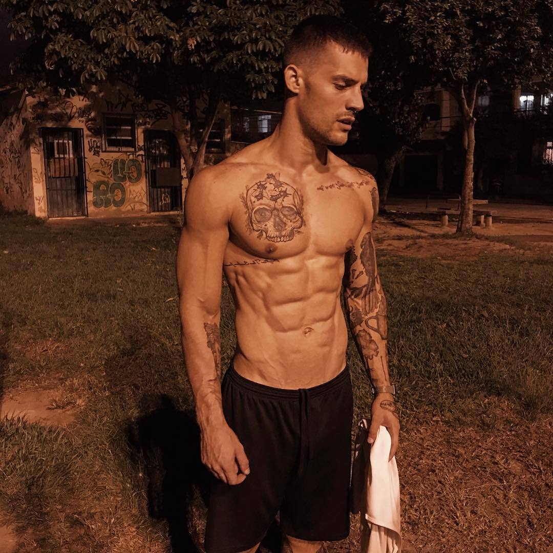 shirtless-sexy-skinny-fit-body-man-abs