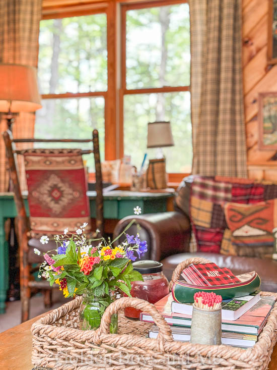 Cozy cabin decor - www.goldenboysandme.com