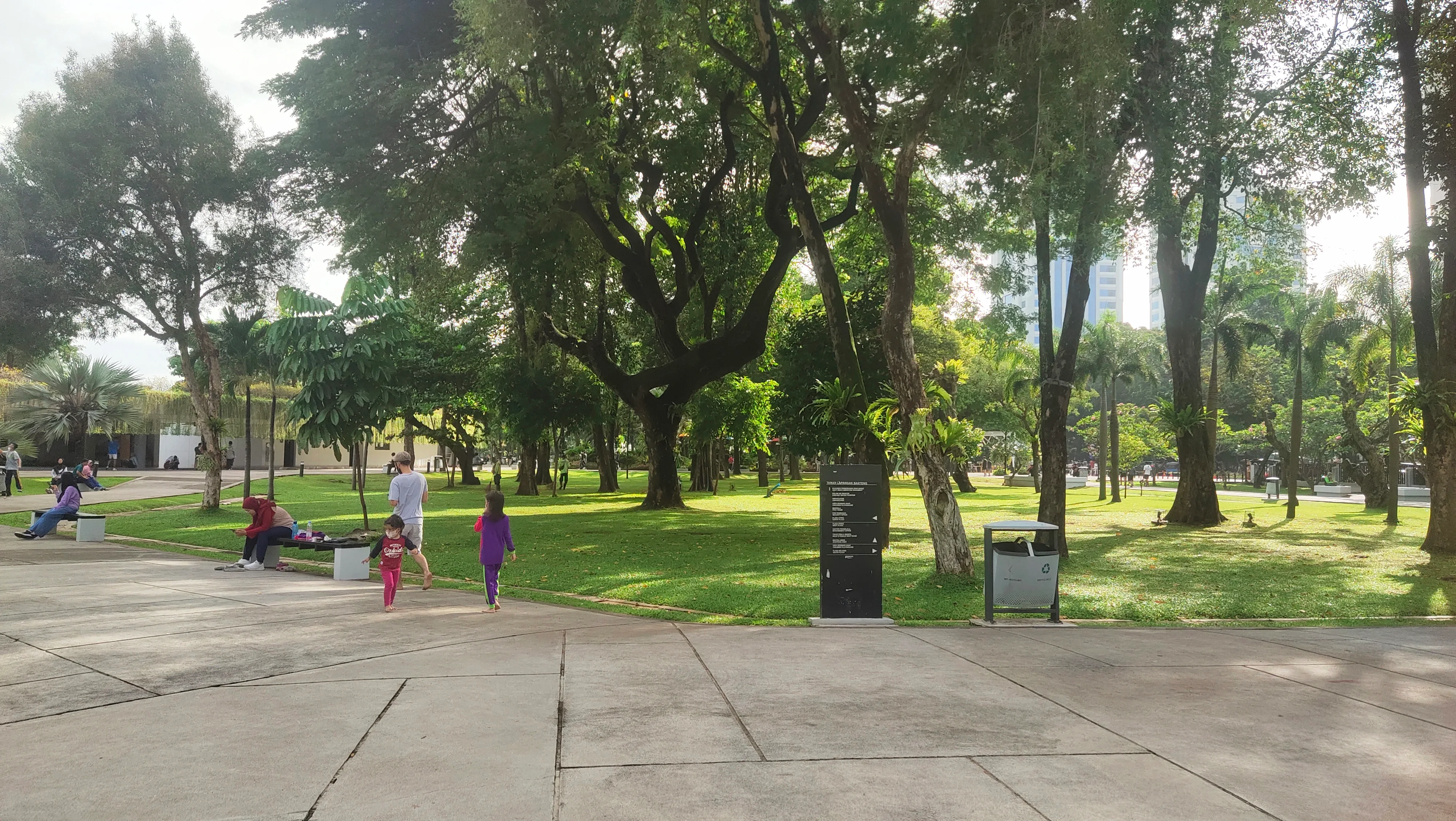 Taman Wisata Lapangan Banteng Terbaik menurut Hasil Pengalaman Pengunjung