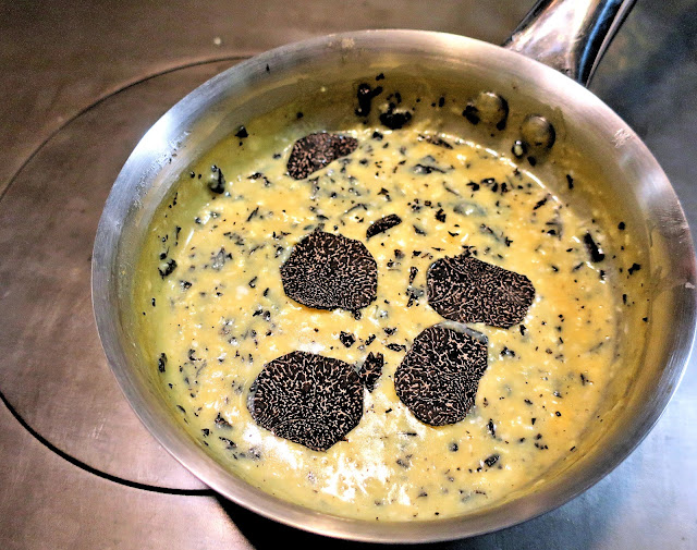 oeufs brouillés, truffe noire