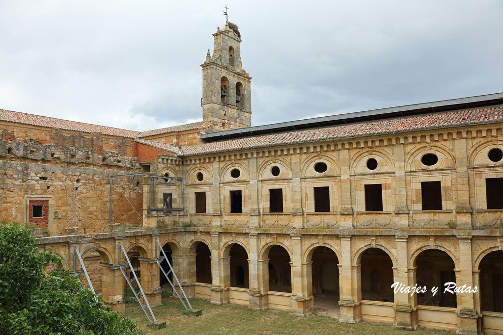 Claustro del Monasterio de Santa María de Sandoval