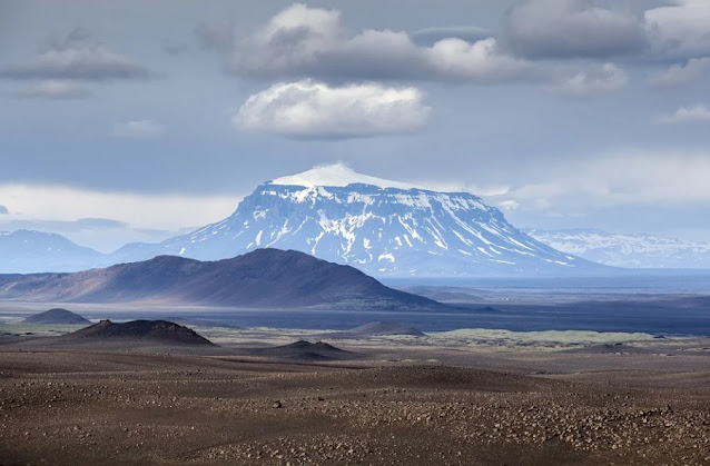Source : https://pixabay.com/fr/photos/islande-montagne-volcan-paysage-1211171/