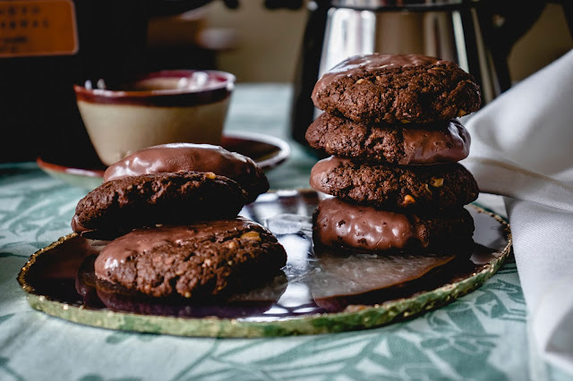 Cantuccinis Crocantes e cobertos com chocolate meio amargo