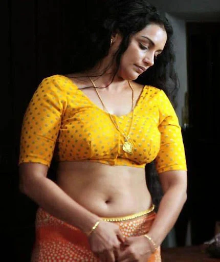Shweta Menon navel waist chain indian actress