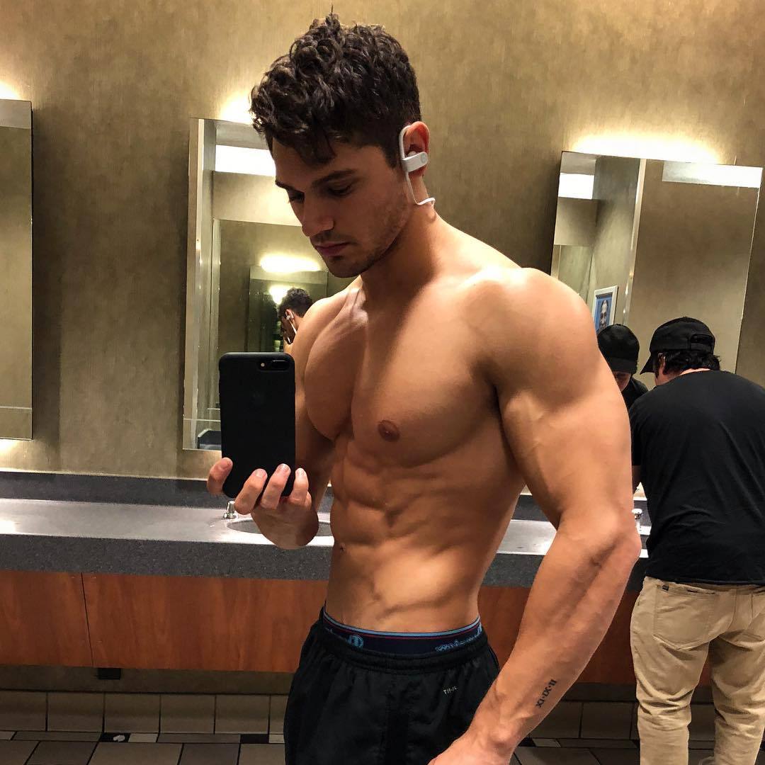 sexy-shirtless-fit-guy-pecs-selfie-chris-clark