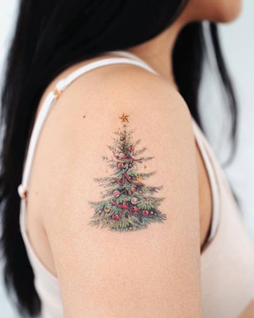 38 lindas tatuagens femininas para festejar o Natal