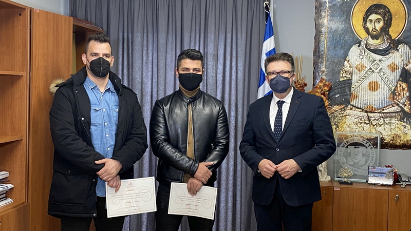 Αλεξανδρούπολη: Ο Αντιπεριφερειάρχης Έβρου τίμησε δύο αστυνομικούς που διέσωσαν πολίτη