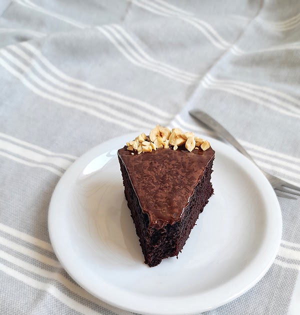 Tina Vesić: VEGAN CHOCOLATE HAZELNUT FUDGE CAKE