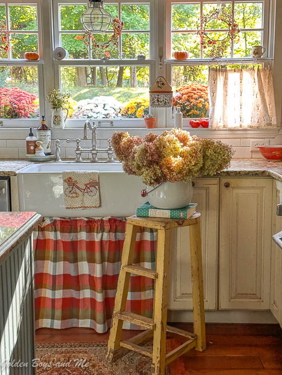 Farmhouse sink in cottage style kitchen with fall decor - www.goldenboysandme.com