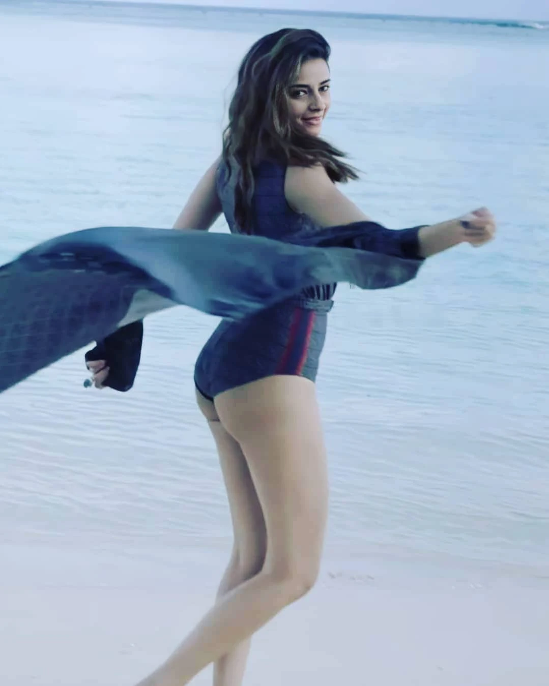 Ananya Pandey sexy bikini pics