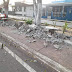 Vandalismo contra o patrimônio público em Coari, jovens quebram a marretadas banco de concreto em via pública 