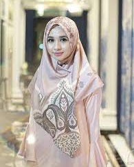 Cantiknya Koleksi Model Hijab Laudya Chintya Bella Terbaru √15+ Model Hijab Laudya Chintya Bella Terbaru 2022