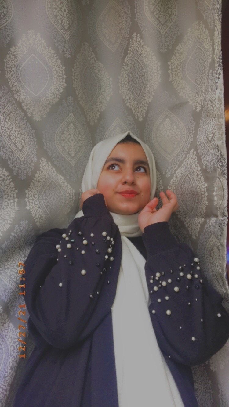 A 16 years old author hailing from Manchowa in Budgam district. Aisha Amin recently done her 10th class examination. She is a self taught writer and started writing from 8th standard