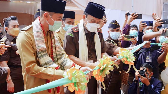 Resmikan Mushala Al-Haq, Kejati Riau Minta Seluruh Pegawai Kajari Rohil Makmurkan Mushala