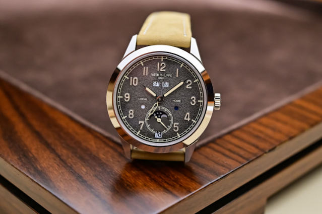 Introduction de la montre Patek Philippe Complications Annual Calendar Travel Time en or blanc