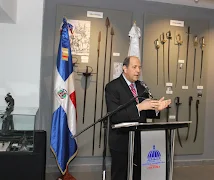 Reynaldo Espinal, al momento de presentar la obra historiográfica de Inoa.