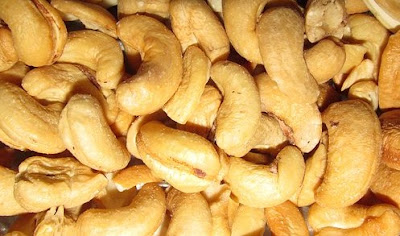 The use of cashews and other nuts helps in weight loss.