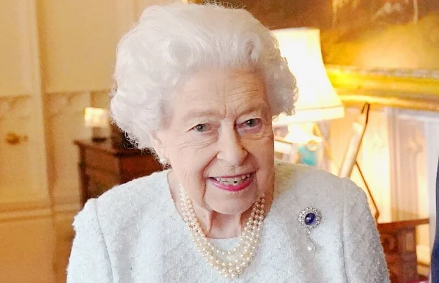 Queen Elizabeth wore a pale blue dress, and a sapphire brooch which originally belonged to Empress Marie Feodorovna of Russia