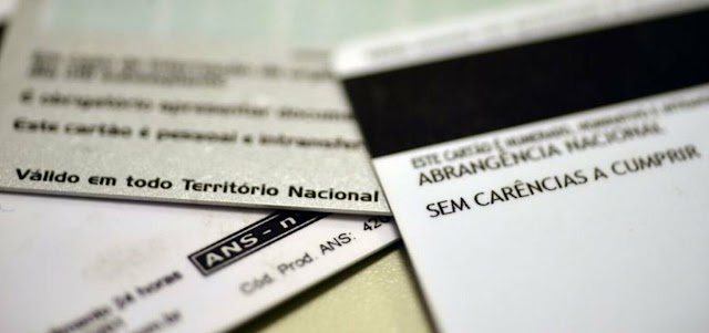 Planos de saúde não podem cobrar mais caro de quem não se vacinou contra a Covid