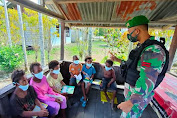 Satgas Yonif 512/QY Ajak Anak-Anak Perbatasan Papua Belajar Bersama