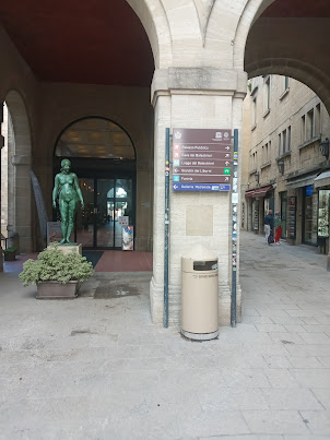 Statue Grande Nudeo Feminile in San Marino