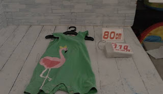 中古品　ベビー服　８０ｃｍ　グリーン　フラミンゴプリント　スリーブレスカバーオール　１１０円