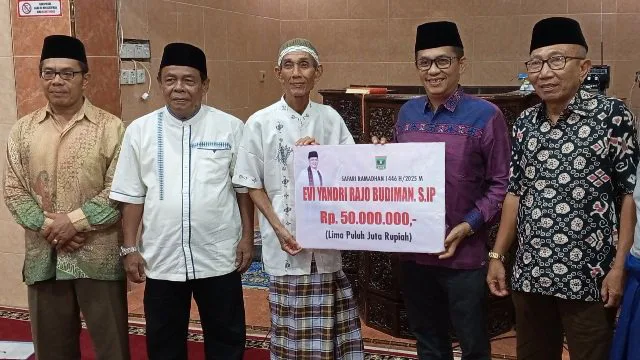 Wakil Ketua DPRD Sumbar Evi Yandri Gelar Safari Ramadan ke Masjid Syariatul Ihsan Berok Nipah Padang Barat, Singgung soal Tawuran