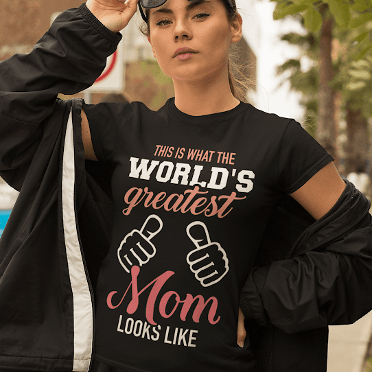 This Is What The Worlds Greatest Mom Looks Like T-Shirt