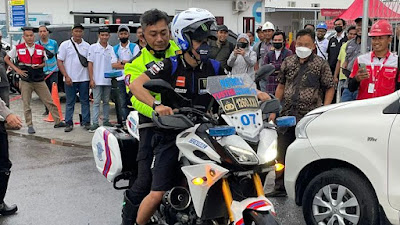 HEBOH! Morbidelli 'Bajak' Motor Polisi Demi Kejar Pesawat Usai MotoGP Mandalika