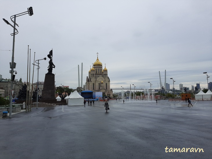 Фонтан на площади