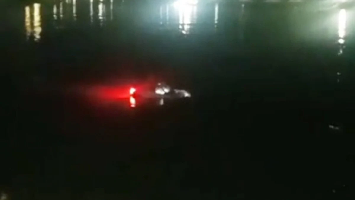 SP Vigilance Kulbhushan Verma's car fell into Sundarnagar lake, people engaged in rescue work expressed their objection, know the whole matter