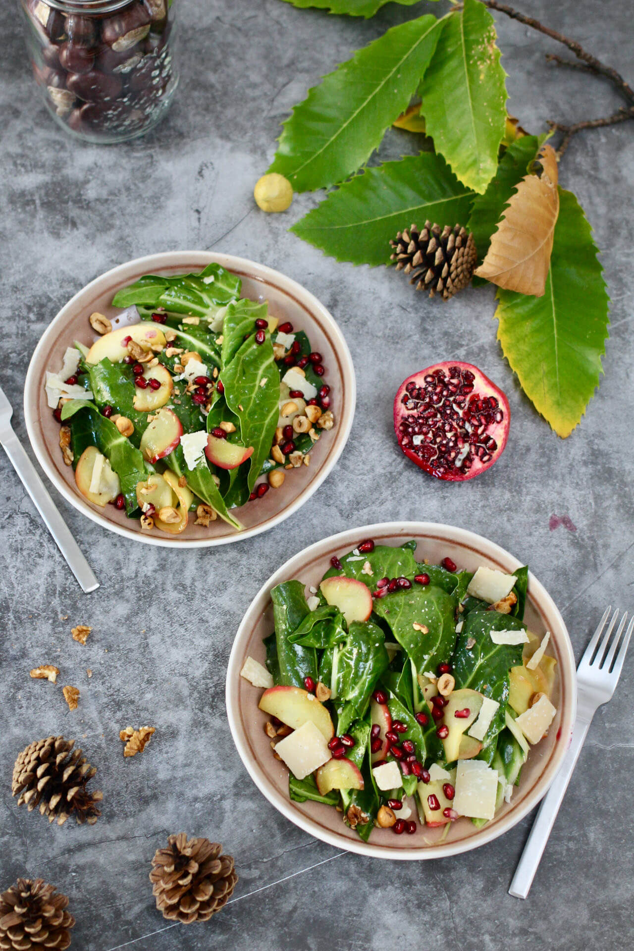 Mangoldsalat mit Nüssen und Äpfeln