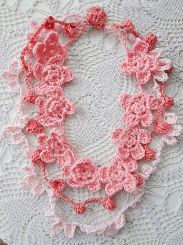 Blooming crochet necklace by The Little Treasures