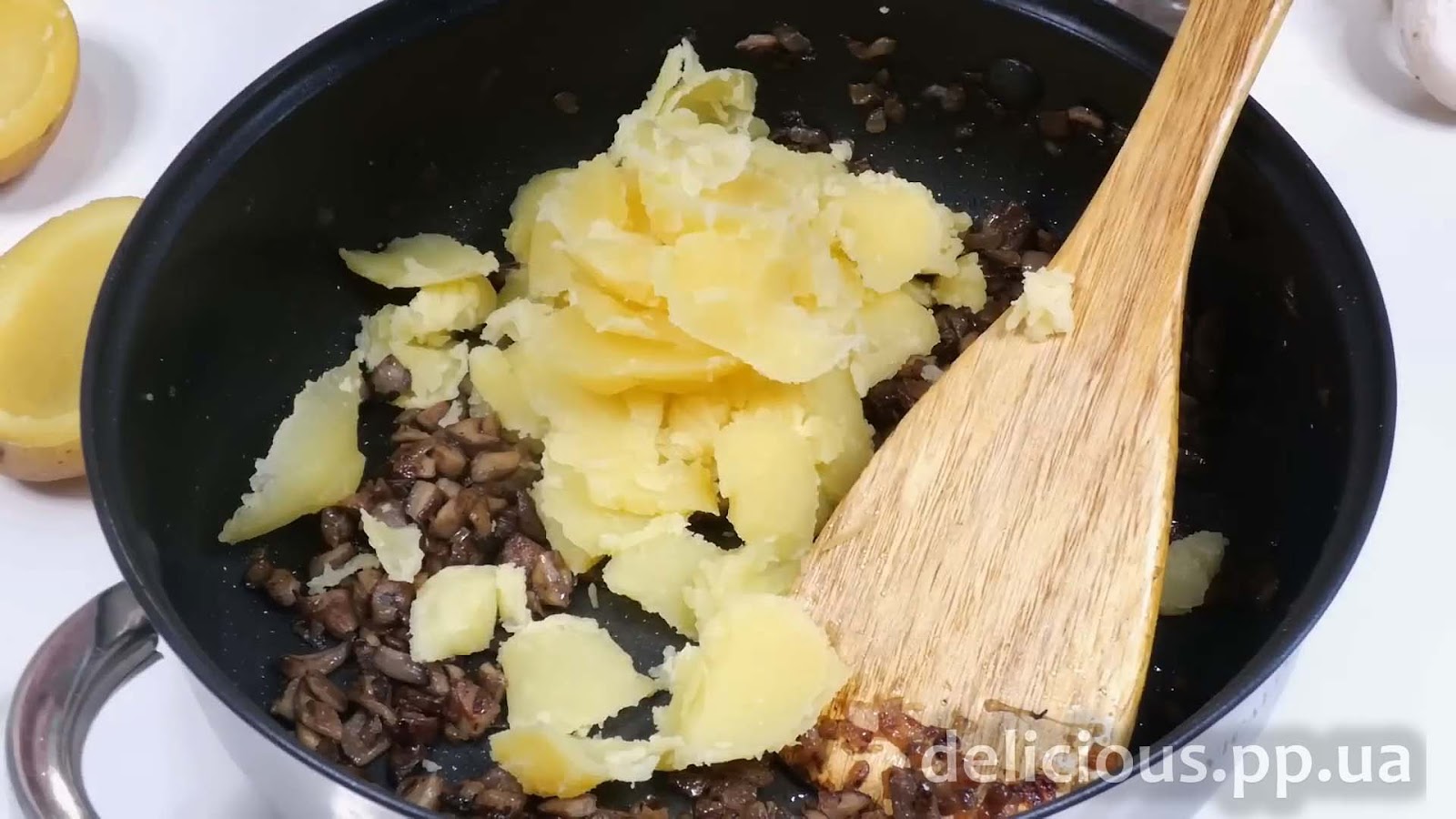 Фото приготовления рецепта: «Запеченная Картошка фаршированная грибами» - шаг №6