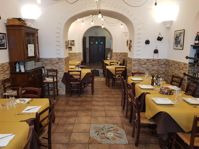 Taverna Luciana-Napoli-interni