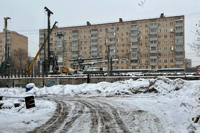 1-я улица Ямского Поля, дворы, строительная площадка реконструируемой Алексеевской соединительной ветви Московской железной дороги