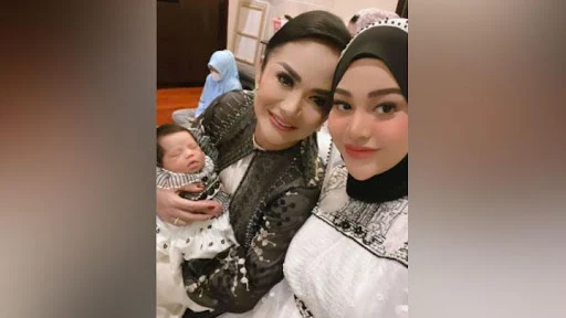 Foto-Foto Akikah Ameena Hanna Nur Atta Anak Atta Halilintar dan Aurel Hermansyah
