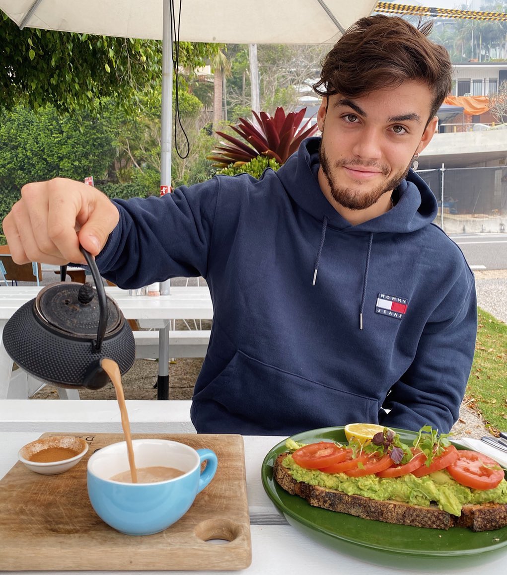 hot-young-guys-eating-grayson-dolan