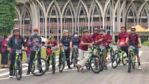 PARADESA BORNEO BAWA KELILING BANDAR KUCHING DENGAN BASIKAL