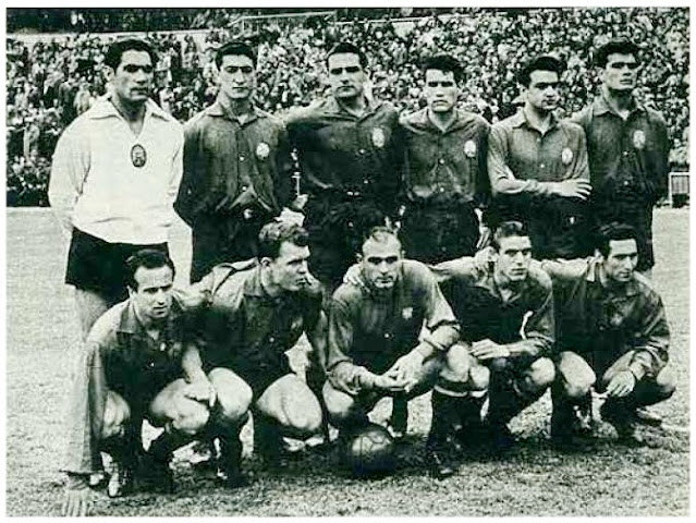 📸SELECCIÓN DE ESPAÑA 📆26 mayo 1957 ⬆️Ramallets, Quincoces II, Garay, Segarra, Vergés, Gensana. ⬇️Basora, Kubala, Di Stéfano, Mateos y Gento. SELECCIÓN DE ESPAÑA 4 🆚 SELECCIÓN DE ESCOCIA 1 Domingo 26/05/1957, 17:30 horas. VI Copa del Mundo Suecia 1958, fase de clasificación, Grupo IX. Madrid, estadio Santiago Bernabéu. GOLES: ⚽1-0: 12’, Mateos. ⚽2-0: 32’, Kubala. ⚽3-0: 57’, Basora. ⚽3-1: 78’, Gordon Smith. ⚽4-1: 87’, Basora.