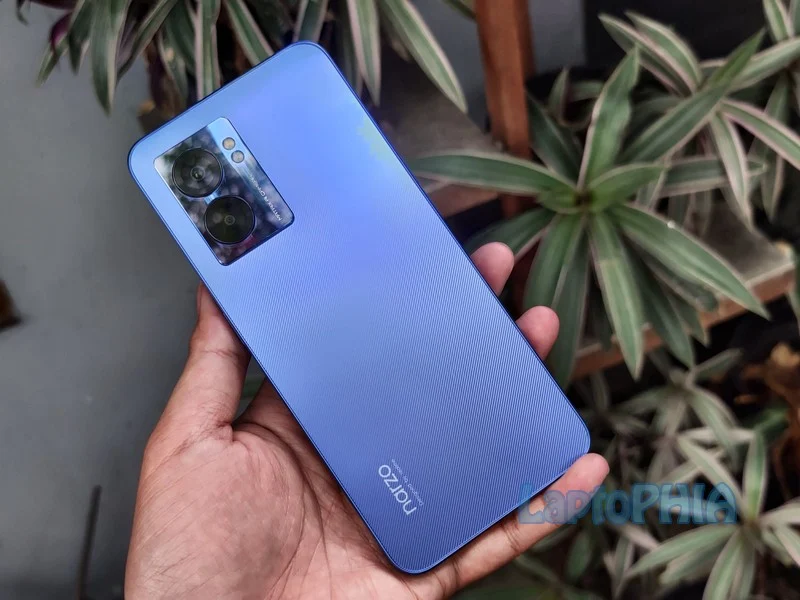 Unboxing dan Hands On Realme Narzo 50 5G Hyper Blue, Desain Keren!