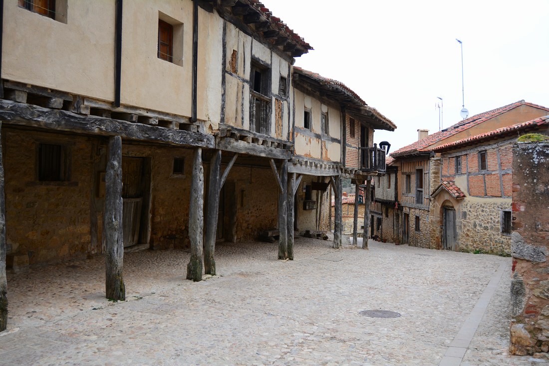 Ruelle principale du village de Calatanazor