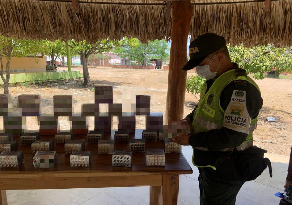 https://www.notasrosas.com/Policía Cesar incauta más de 20 millones de pesos en medicamentos, en la vía Bosconia - Cuatro Vientos