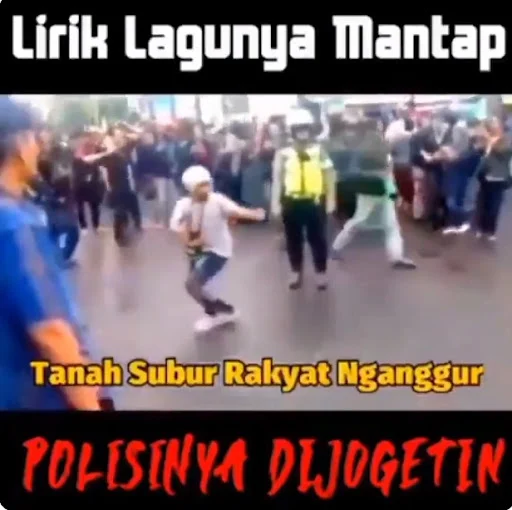Itu gestur c polkisnya lebih ke nikmatin suasana drpd sikap siaga  Polisinya dijogetin peserta Aksi, Lirik lagunya keren banget 😁