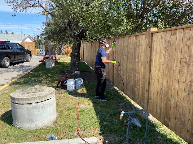 Fence staining in Toronto