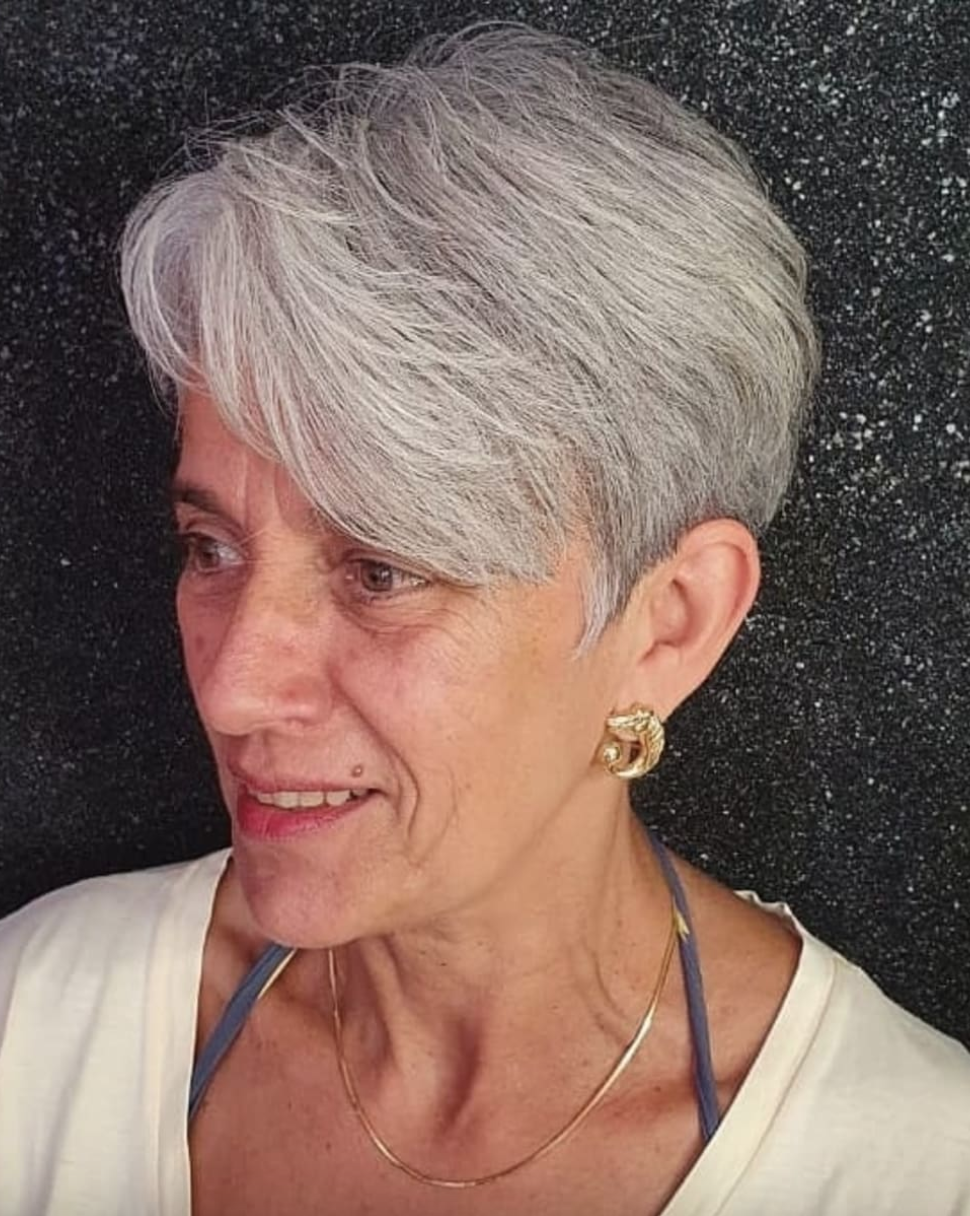 2022 short haircuts for older women over 70