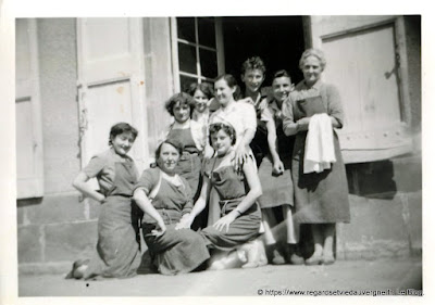 photo de famille noir et blanc : femmes au travail